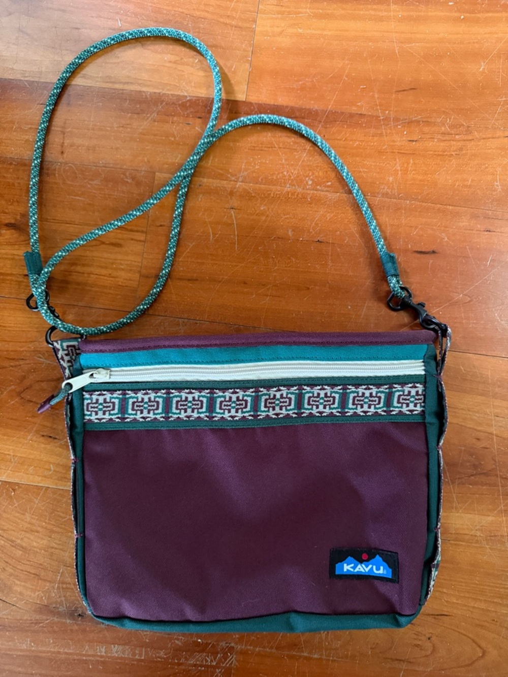 Kavu KACHEMAK KEEPER plum and Teal Crossbody with Patterned Trim